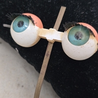 par-blaa-dukkeoejne-sorte-vipper-metalstel-gamle